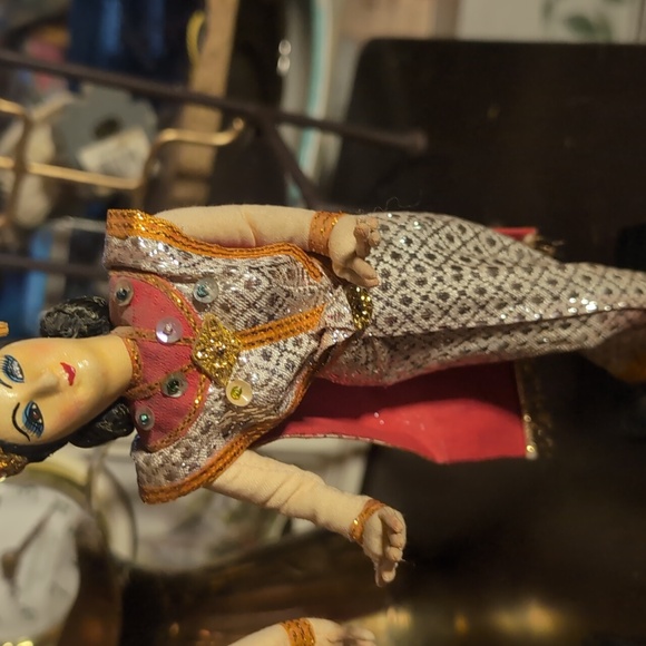 AVAILABLE - VTG Handmade Folk Art Siamese dancers W/ gold & silver embellishment - Picture 7 of 11